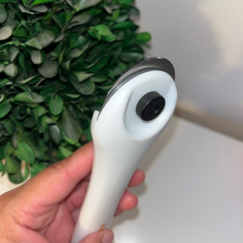Fiskars Rotary Cutter - Picture 7 of 9